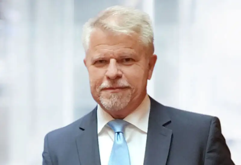 Dr. Helmut Schramm